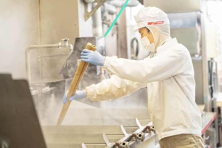 うどん、そば、焼きそばも貴店だけの特注麺で、さらなるおいしさを